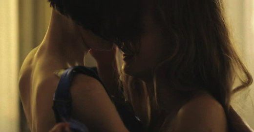How to disapear completely 2014 lesbian film, Jak Całkowicie Zniknąć